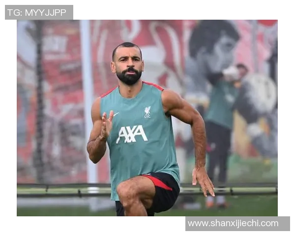 足球明星重拾青春魅力全新发型引发球迷热议