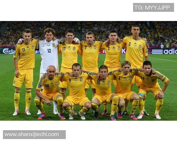 中国足球明星的魅力与帅气风采展现足球场上的风云人物